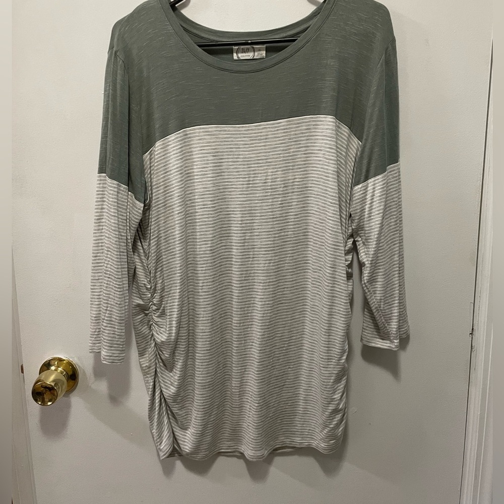 Maurice’s XL medium length sleeve top, green stripe NWOT, ruching on the sides